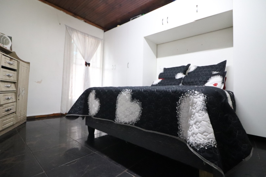 5 Bedroom Property for Sale in Lentegeur Western Cape